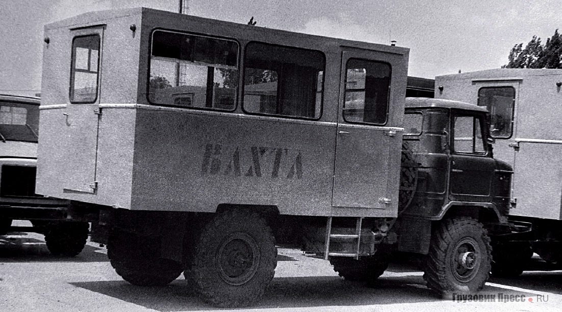 В 1992 г. было изготовлено небольшое количество ВАБ-2211 на шасси ГАЗ-6611. Отдельного индекса эти машины не имели