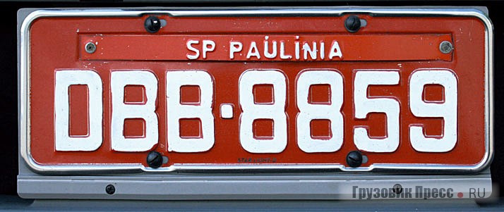 Регистрационный номер свидетельствует о принадлежности машины к филиалу в городе Паулинио, что рядом с Сан-Паулу