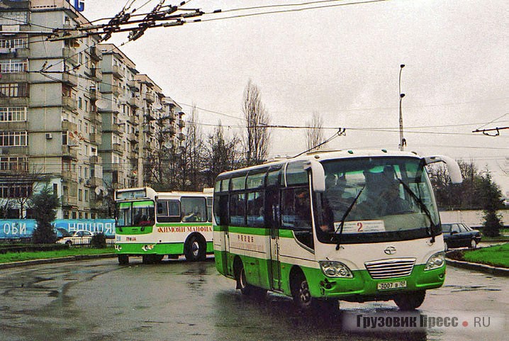 Китайский мидибус (из автобусов малой вместимости) имеет самый современный внешний вид