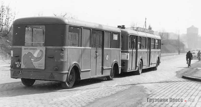 Автобус Chausson AP с прицепом компанииScemia. Страсбург, 1963 г. Фото из коллекции Жана Каполини