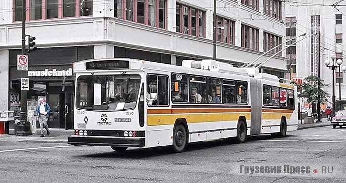 Дуобус Renault RER 180H на испытаниях в Сиэтле (США). Бамперы большего размера и двойные круглые фары установлены по требованию федеральных правил США 49 CFR § 585 и 49 CFR § 393.24. 1983 г. Фото Стива Моргана (Steve Morgan)