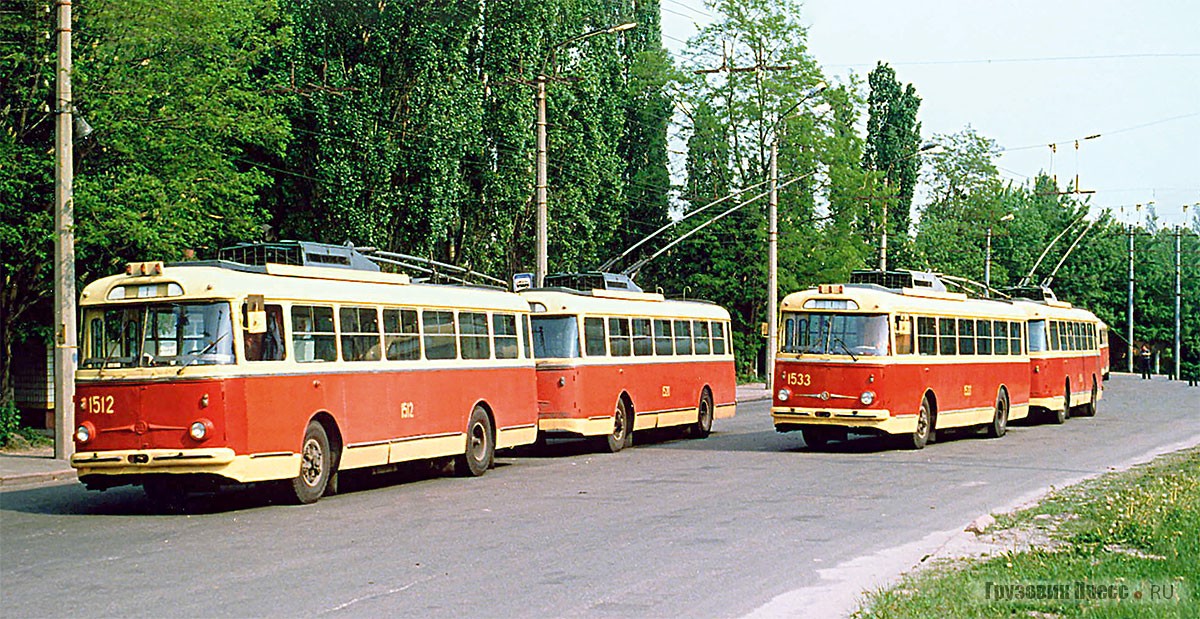 В Киеве троллейбусные поезда на долгие годы стали альтернативой сочлененным троллейбусам