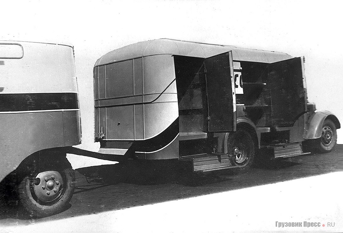 Экспериментальный фургон для перевозки тканей на шасси АКЗ-1 (ЗИС-150). 1954 год.