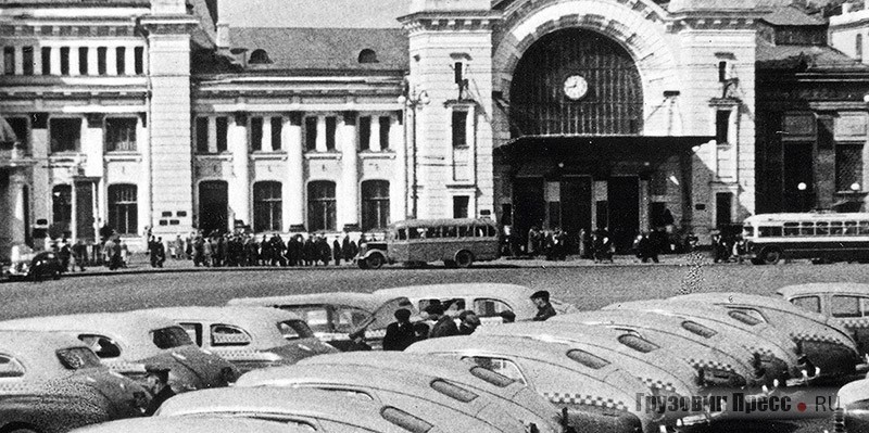 «АКЗ-2» на площади Белорусского вокзала. 1953 год.