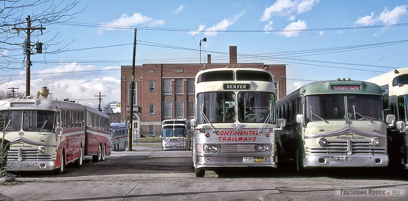 Братья-близнецы Academy Express и Silver Eagle (в центре). Денвер, 1969 г.