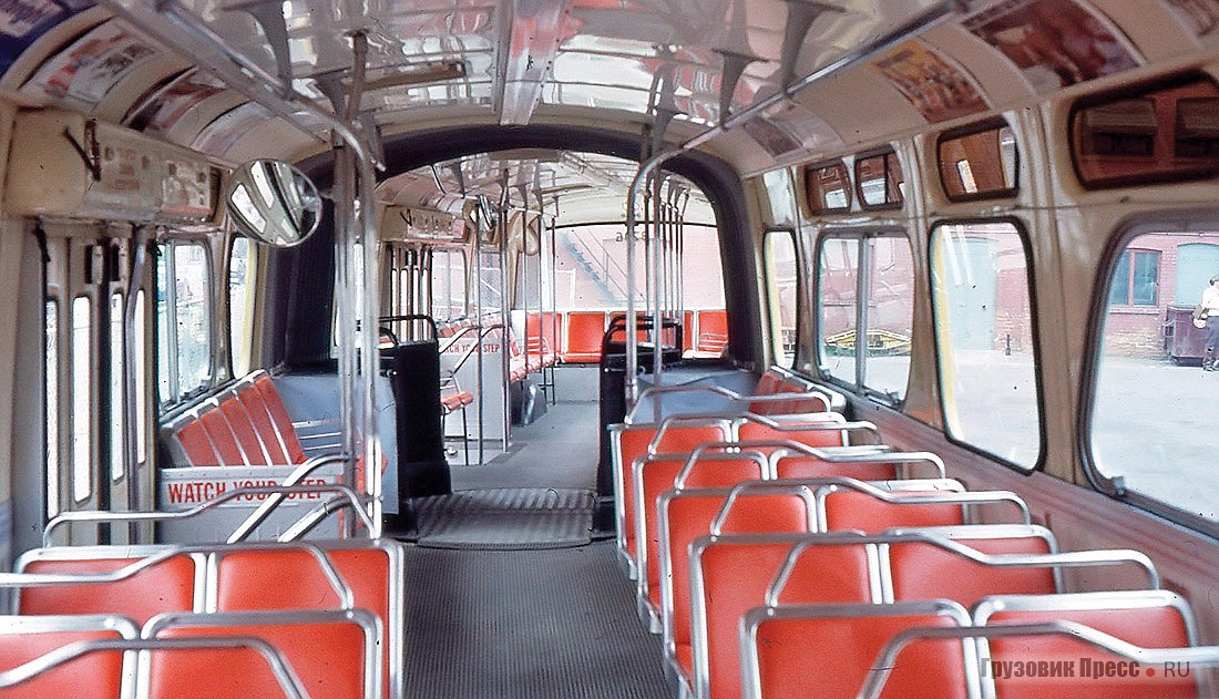  Салон автобуса GMC-TA60-102N