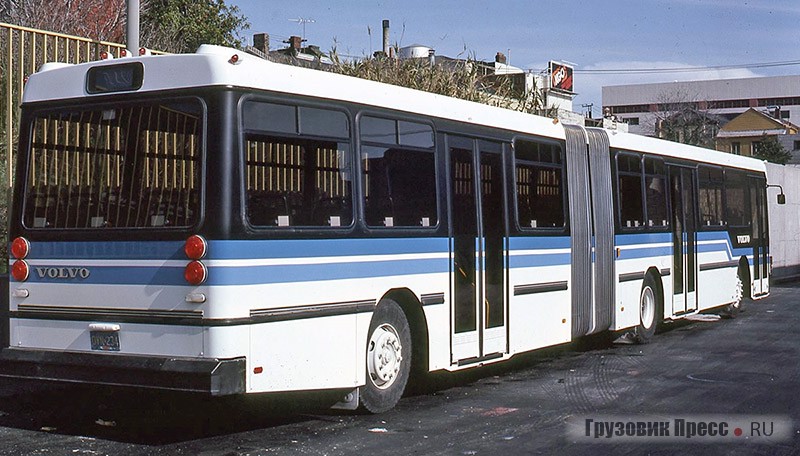 Демонстрационный автобус Volvo B10MA получил внешние световые приборы в соответствии с американскими требованиями