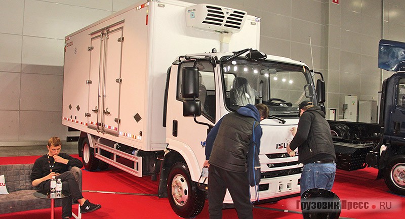 Рефрижератор Isuzu Elf 3.5 N-серии полной массой 3,5 т с удлинённой базой Long в 3345 мм