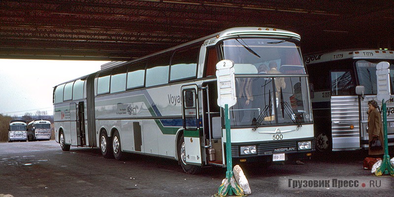  Автобус Neoplan Cityliner N 120/4 Highliner на автостанции в городе Кингстон, следует по маршруту № 602 «Монреаль – Торонто».Канада, 1980 г.