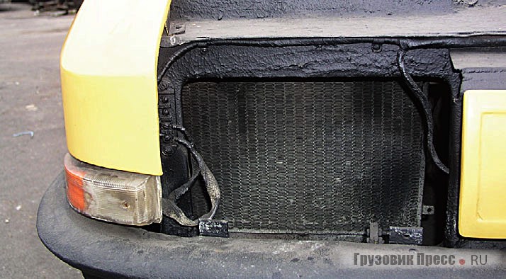Радиатор от «Москвича-408», но крышка перенесена на расширительный бачок