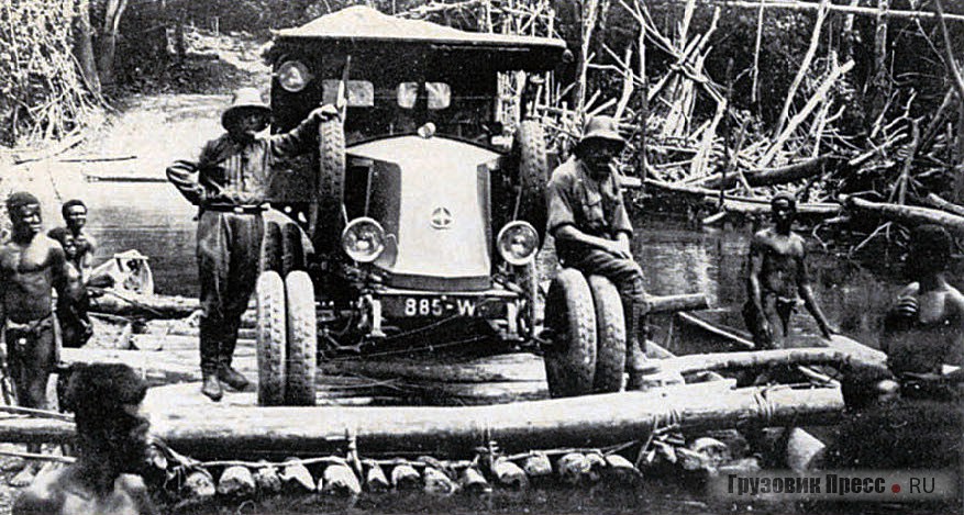 Легкий трехосный грузовик Renault во время пробега по Африке. 1924 г.