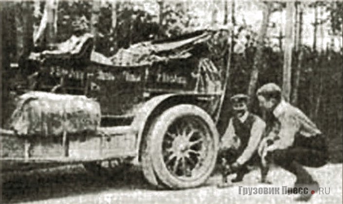 Нагель, Лебедев и Ефрон на автомобиле Brasier 24 CV во время путешествия по Европе. 1908 г.