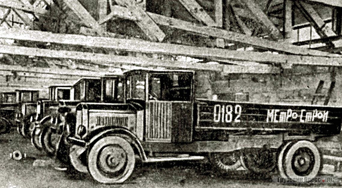 Я-4 в ожидании профилактического ремонта. Москва, 2-я автобаза Метростроя, 1932 г.