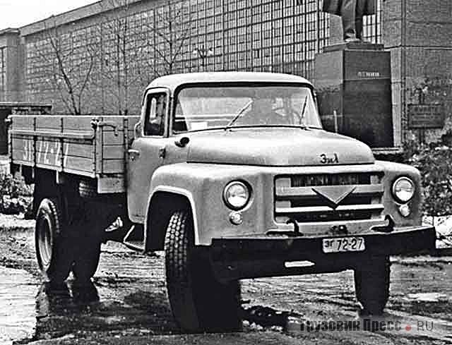 Первый экспериментальный грузовик ЗИЛ-130, изготовленный в конце 1956 г.