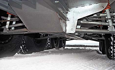 Днище «Вектора» имеет защиту, открытыми остаются подвески колёс