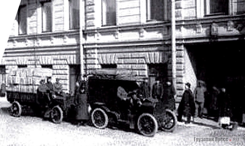 Фургон и грузовик «Фрезе» у ворот фабрики «Жоржъ Борманъ», 1905 г.