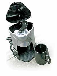 Автомобильная кофеваркаPerfectCoffee   MC-01-24 (1410 руб.) Объем: 1 чашка (150 мл) Мощность: 360 Вт Размеры:   135x190x110 мм Длина кабеля: 1,0 м Вес: 0,75 кг. Особенности:   автоматическое выключение в случае отсутствия воды в резервуаре