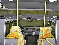 Застекленная надстройка над кабиной водителя дает пассажирам дополнительный обзор