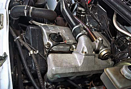 Дизельный двигатель ГАЗ-5601 очень удачно размещен под капотом