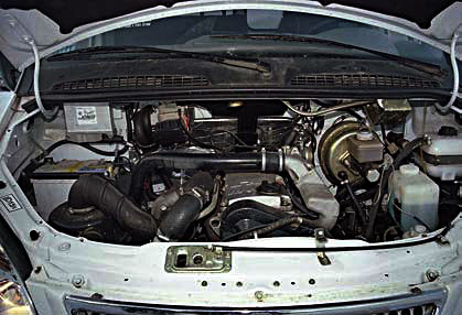 Дизельный двигатель ГАЗ-5601 очень удачно размещен под капотом