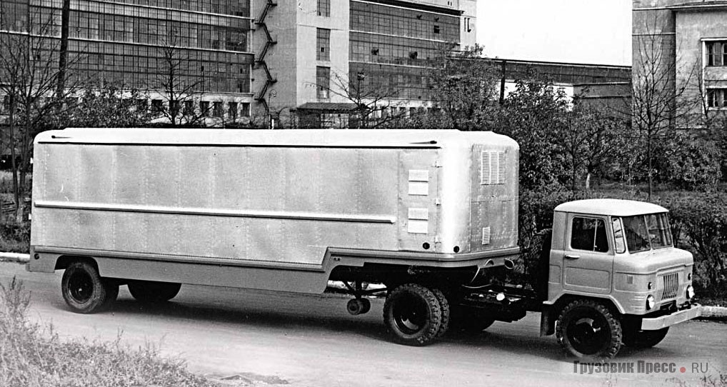 Седельный тягач ГАЗ-53К с полуприцепом