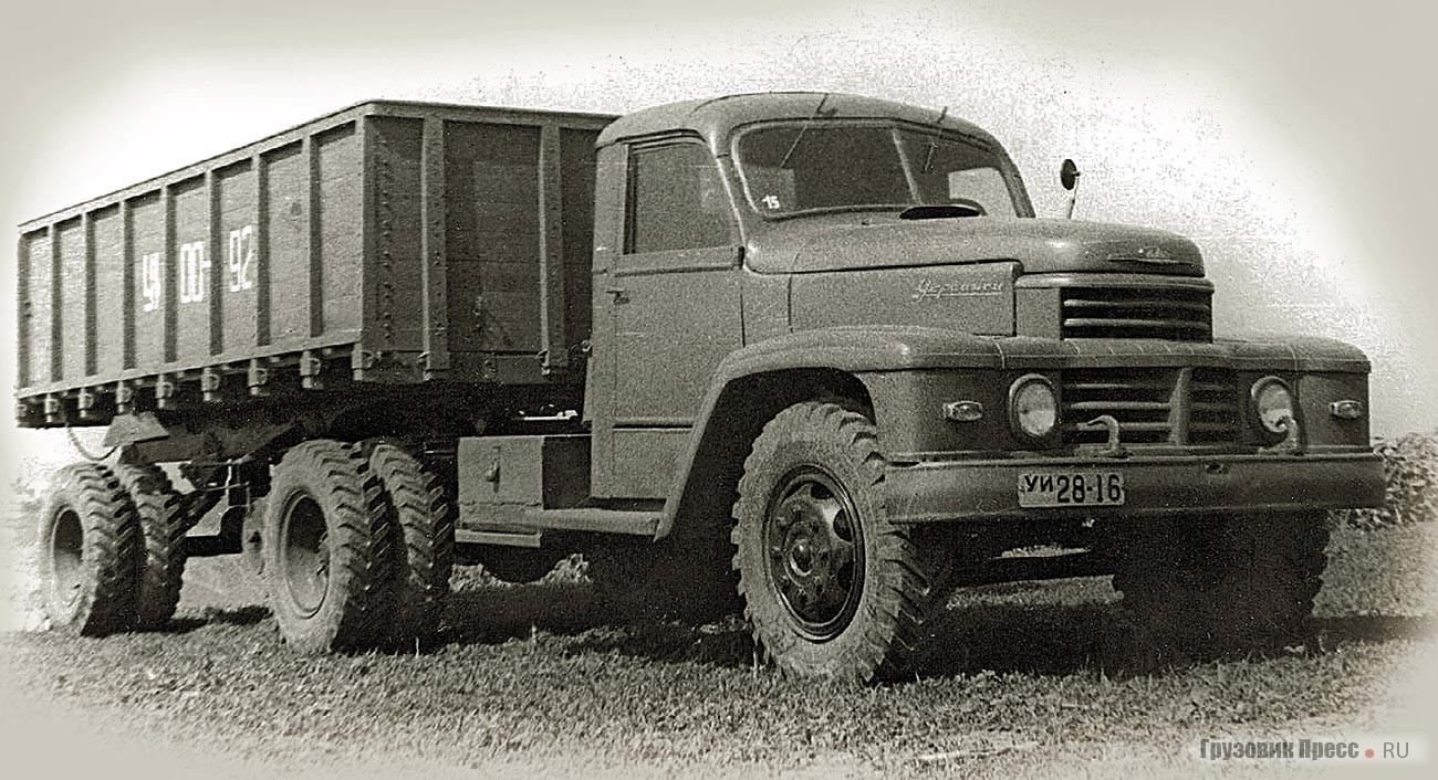 К лету 1949 г. был построен образец седельного тягача ДАЗ-150Б с укороченной базой и несколько усовершенствованной облицовкой
