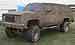 GMC Suburban – безусловно самый грязный автомобиль выставки