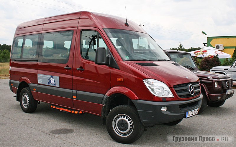 По габаритам Sprinter (4x4) внушительнее внедорожника G-класса…