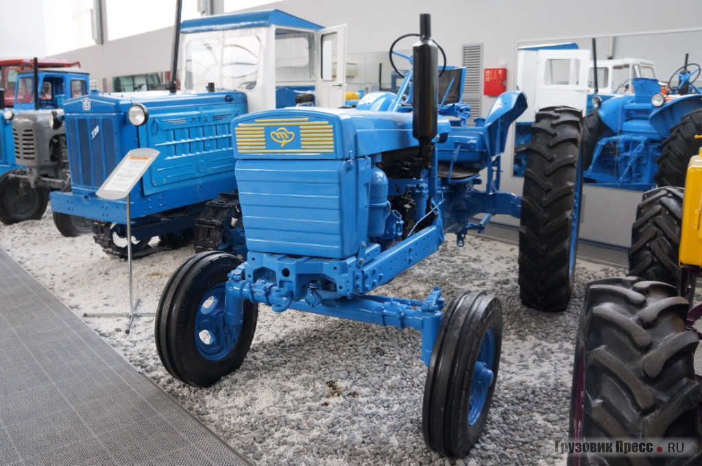 Еще одна редкая машина в коллекции музея - буква "Х" означает, что трактор использовался для обработке полей с урожаем хлопка.