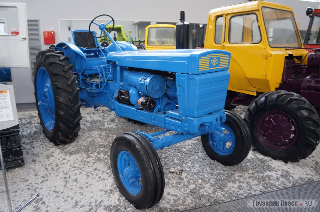 Интересно, что машинокомплекты для трактора изготавливались на Владимирском тракторном заводе, а непосредственная сборка происходила уже в Ташкенте
