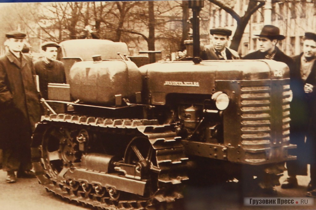 МТЗ-54. Опытный трактор, позднее выпускавшийся на КТЗ под индексом ДТ-4