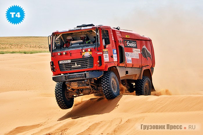 МАЗ 5309RR под управлением Сергея Вязовича на СУ-3 гонки «Великая степь-2015». Практически весь этап экипаж прошёл с неработающей электрикой и выбитым ветровым стеклом и завершил его 3-м в зачёте и 4-м в абсолюте!