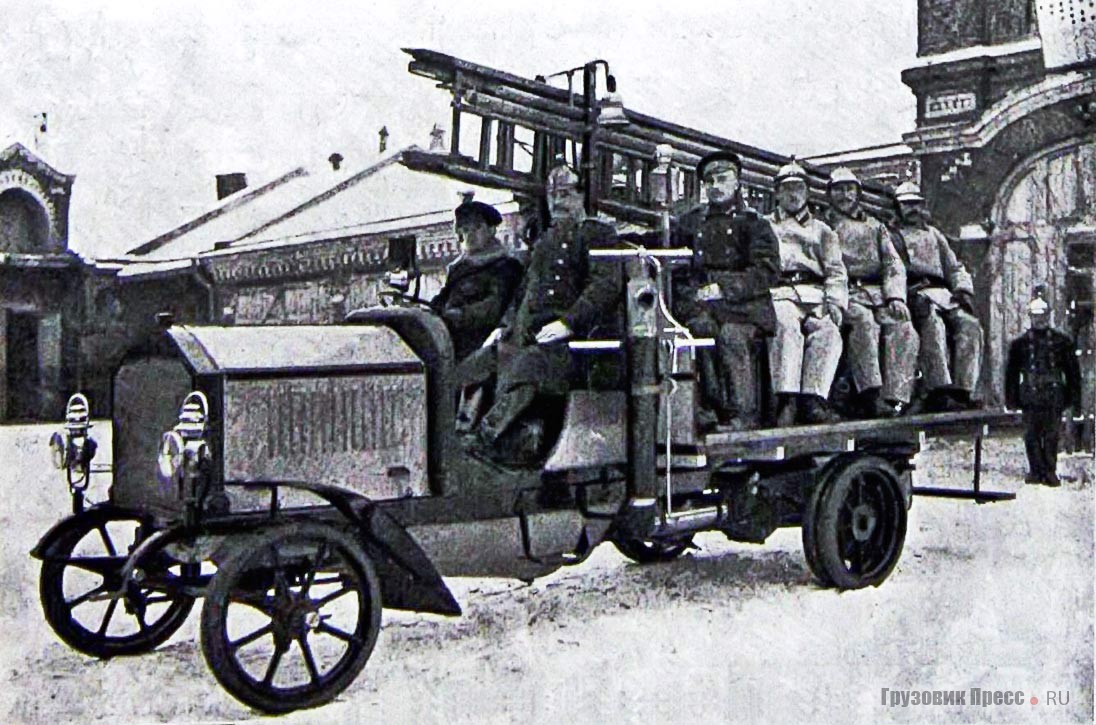 Этот же Daimler в боевой готовности. Москва, 1908 г.