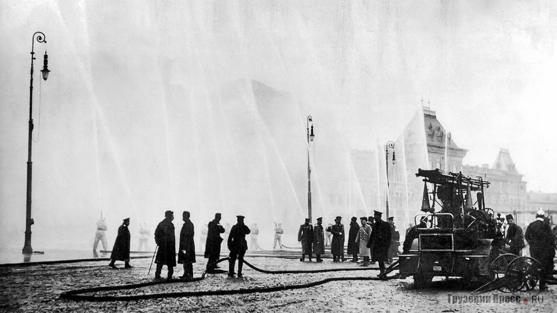 Демонстрация работы автонасоса Daimler-Marienfelde DM5f на Красной площади, 31 января 1914 г.