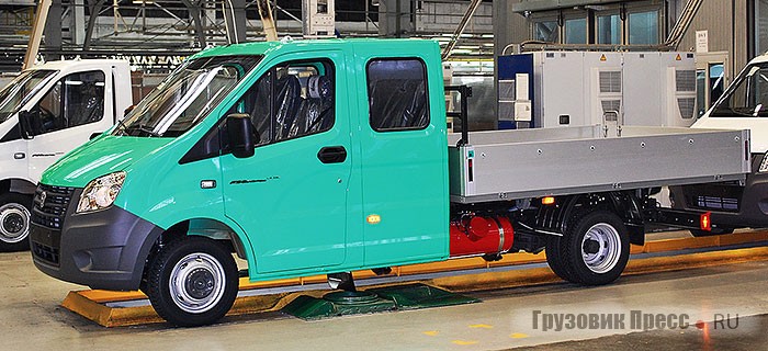 В начале 2014-го было освоено производство модификации ГАЗ-A22R32 «Фермер» с 2-рядной кабиной