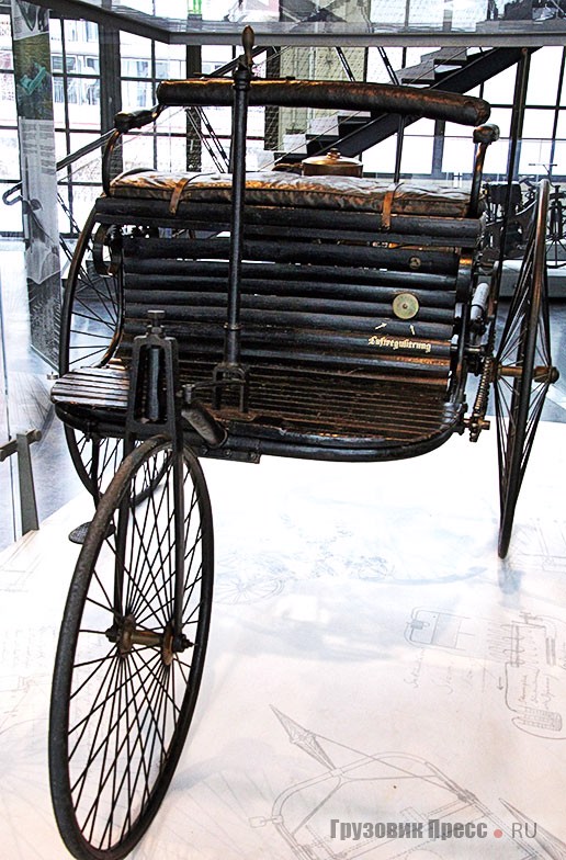 Реконструкция Benz Patent-Motorwagen из Немецкого музея в Мюнхене