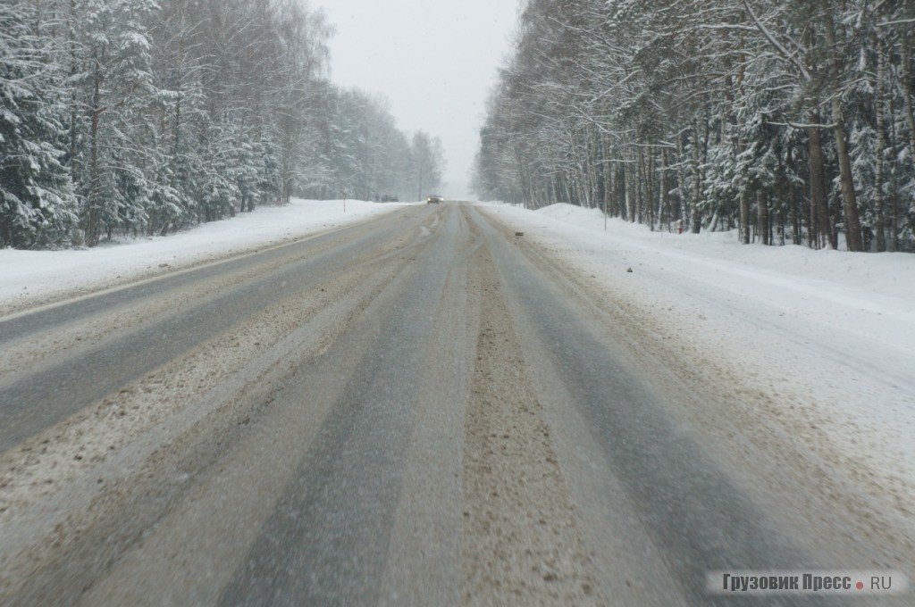 Так выглядит стандартная двухполосная дорога в Беларуси в снегопад - найди 10 отличий от наших дорог