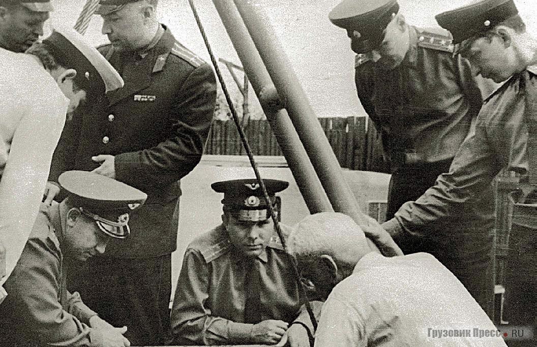 Пояснения космонавтам давал В.А. Грачёв