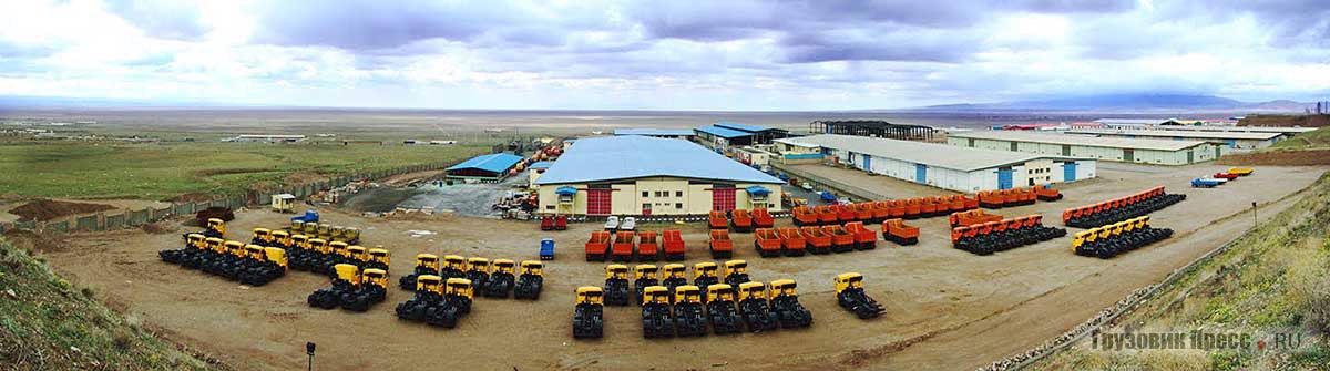 Площадка готовых КАМАЗов выпущенных на заводе Rakhsh Khodro Diesel Co.