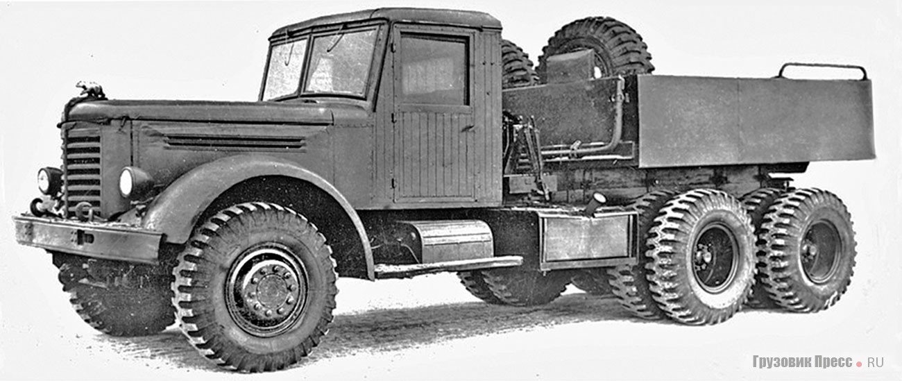 Несмотря на один и тот же индекс – ЯАЗ-210Г –  эта модификация является ранней, выпускавшейся в 1951–1953 гг. (опытный образец 1948 г. с лебёдкой)
