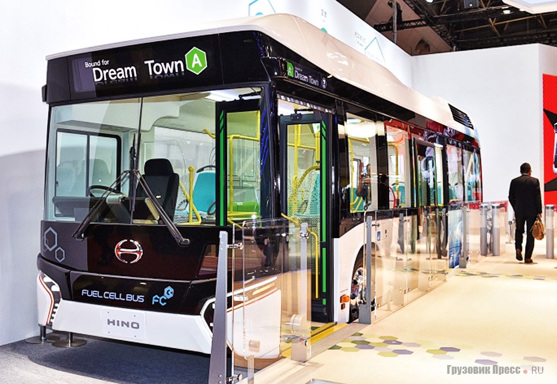 Предсерийный Hino Fuel Cell Bus