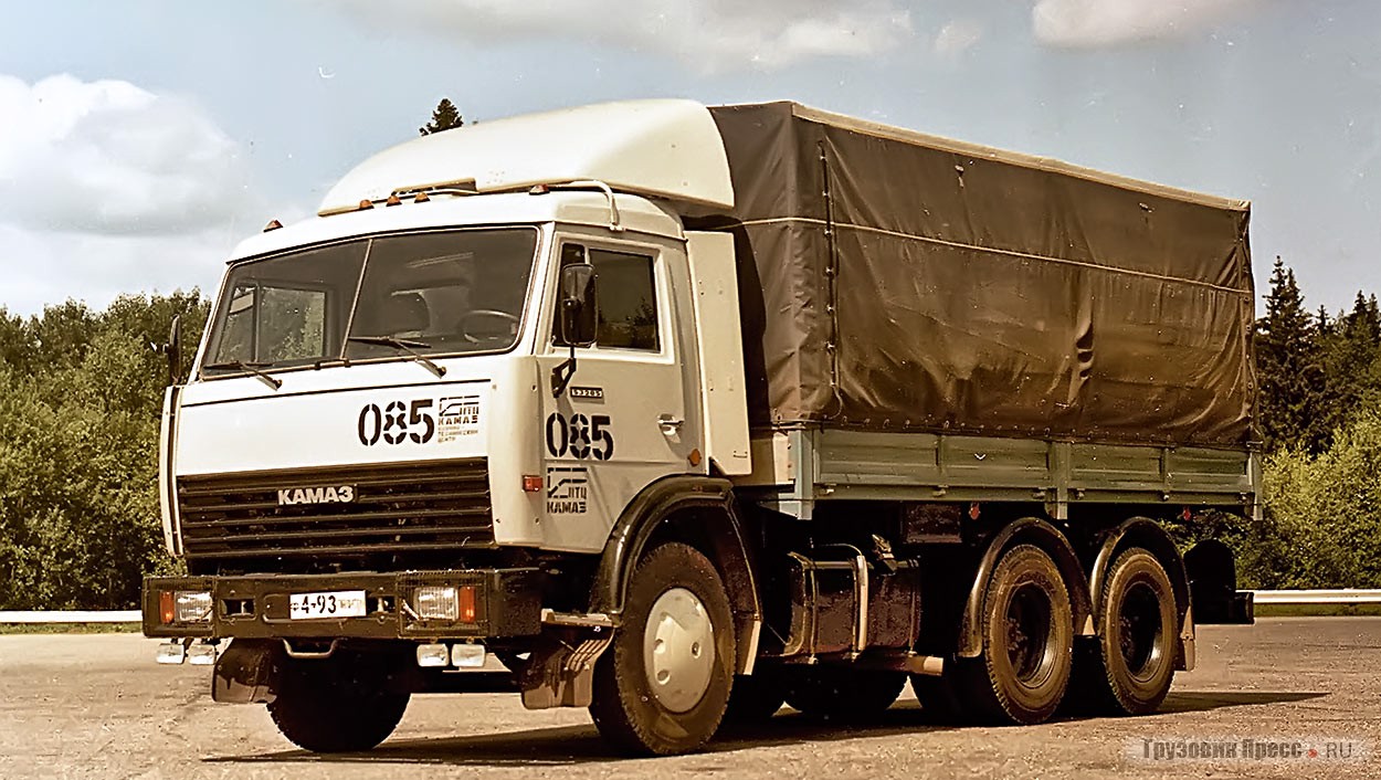 Тентованный грузовой автомобиль КамАЗ-53205 образца 1990 г.