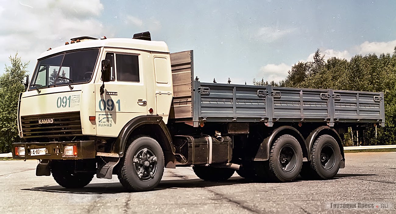 Бортовой грузовой автомобиль КамАЗ-53215 образца 1990 г.