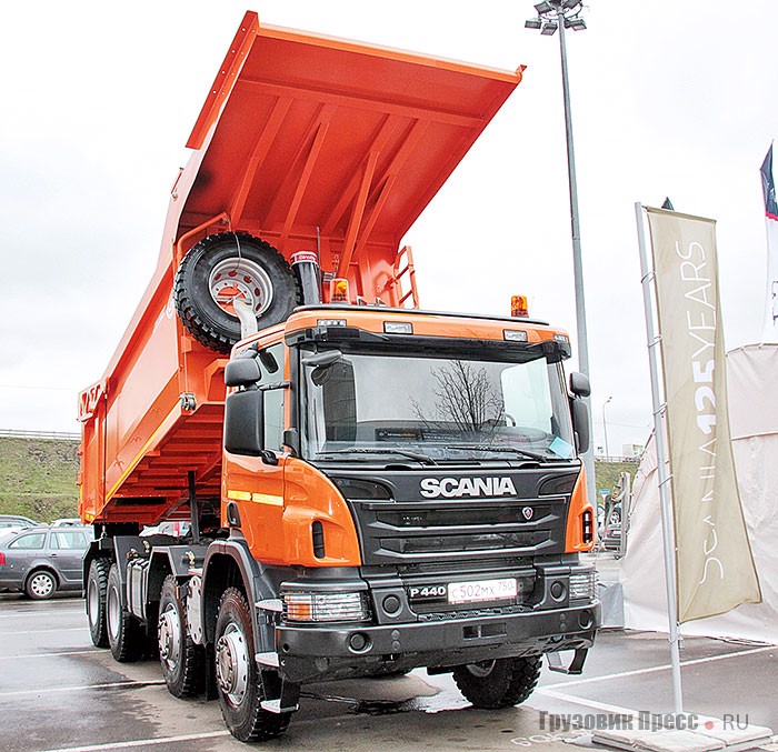 Самосвал Scania P 440 CB8x4EHZ создан для перевозки больших объёмов вскрышных пород, рудных или нерудных материалов в карьерах и месторождениях