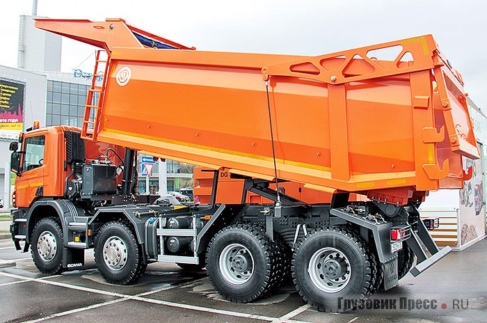 Самосвал Scania P 440 CB8x4EHZ создан для перевозки больших объёмов вскрышных пород, рудных или нерудных материалов в карьерах и месторождениях