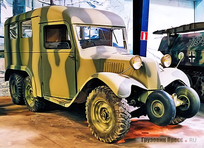 Lorraine Type 72 не случайно поразительно похож на Tatra: завод в Аржантёе (департамент Сена и Луара) выпускал этот и другие машины по чехословацкой лицензии. А кроме того, строил танки и самоходные установки. Полуторка Type 72 унаследовала от Tatra горизонтально-оппозитный 4-цилиндровый двигатель воздушного охлаждения, хребтовую трубчатую раму и независимую заднюю подвеску с качающимися полуосями