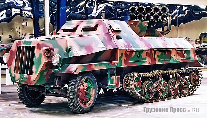 Самоходный 150-мм реактивный миномёт Sd.Kfz. 4/1 на шасси полугусеничного грузовика Opel Blitz 3,6-36S/SMM Maultier («Мул»). Это было весьма эффективное оружие. В отличие от «катюш» в полёте снаряды стабилизировались вращением и били точно в цель. Расположение катков не шахматное, как у большинства германских полугусеничных машин, а в ряд (тележка типа «Карден-Ллойд»). С 1943 г. построено 300 пусковых установок и 290 транспортных машин. Редкий экспонат