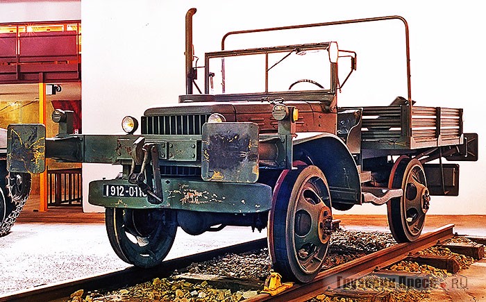 Дрезина Dodge WC51 Rail-Route выпуска 1960 г. Эксплуатировалась на железной дороге под Палестро в Алжире. Подобные конверсии выпускала компания Veraro Constructeur с начала 1950-х. Построила 64 экземпляра, из которых 50 поступили в армию