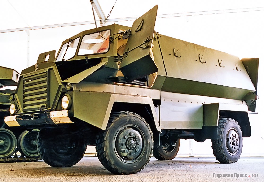 Marmon Blindé MH 601 – полицейский бронетранспортёр для Индонезии на шасси армейской полноприводной полуторки SUMB MH 600 Marmon (аналог ГАЗ-66), совместной разработки SIMCA, UNIC, Marmon, Bocquet. Всего с 1964 по 1973 г. выпущено свыше 15 000 полуторок, а полицейский броневик 1963 г. так и остался прототипом