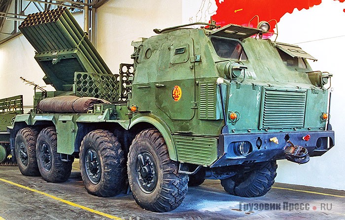 Реактивная система залпового огня RM-70 (raketomet vzor образца 1970 г.) на шасси Tatra-813. От аналогичной БМ-21 «Град» на шасси «Урал-375» отличается дополнительным возимым запасом 122-мм выстрелов и бронекабиной. Разработана в Чехословакии, выпускалась с 1971 г. на предприятии в словацком городе Дубница-над-Вахом. Поступала в армии ГДР, ПНР, ЧССР, Финляндии, Зимбабве, Индонезии и других стран